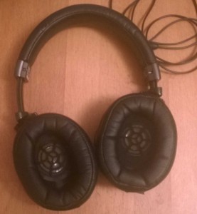 Sony MDR-1RBT sur bureau